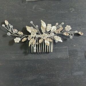 Bridal hair accessories. Entire lot 13 of Bridal hair accessory combs.